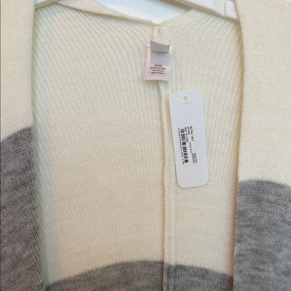 Charming Charlie Multitone Open Front Poncho - Picture 3 of 3